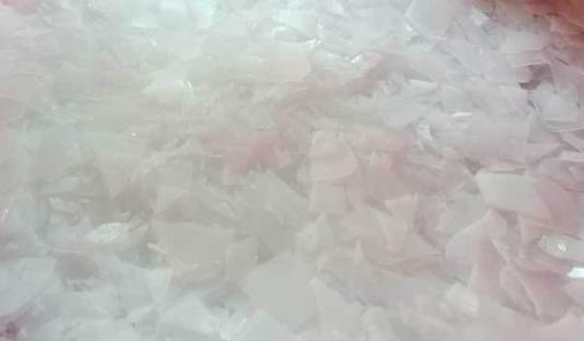 如果出現(xiàn)冰塊粘連，可能是因為制冰過程中水溫控制不當