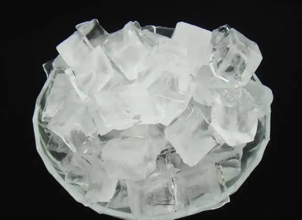 大型生產食用冰塊的機器