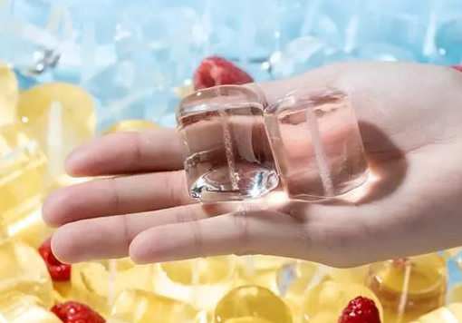 一臺(tái)做冰機(jī)器究竟需要多少錢