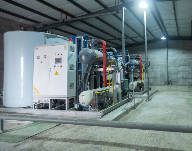 日產(chǎn)50噸的大型蒸發(fā)冷式塊冰機(jī)，價(jià)格會(huì)是幾十萬到上百萬元以上