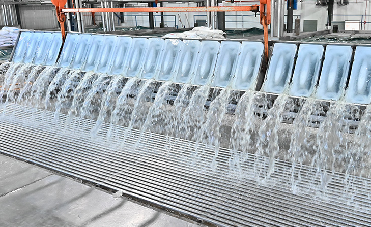 一個(gè)高產(chǎn)的制冰廠在高峰期的電費(fèi)開支可能高達(dá)數(shù)十萬元