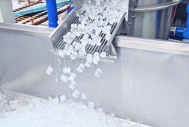 先進(jìn)的制冰技術(shù)可以生產(chǎn)出更透明、更致密的冰塊